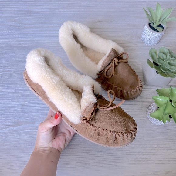 MINNETONKA alphine genuine shearling slipper size 9 - Picture 1 of 13